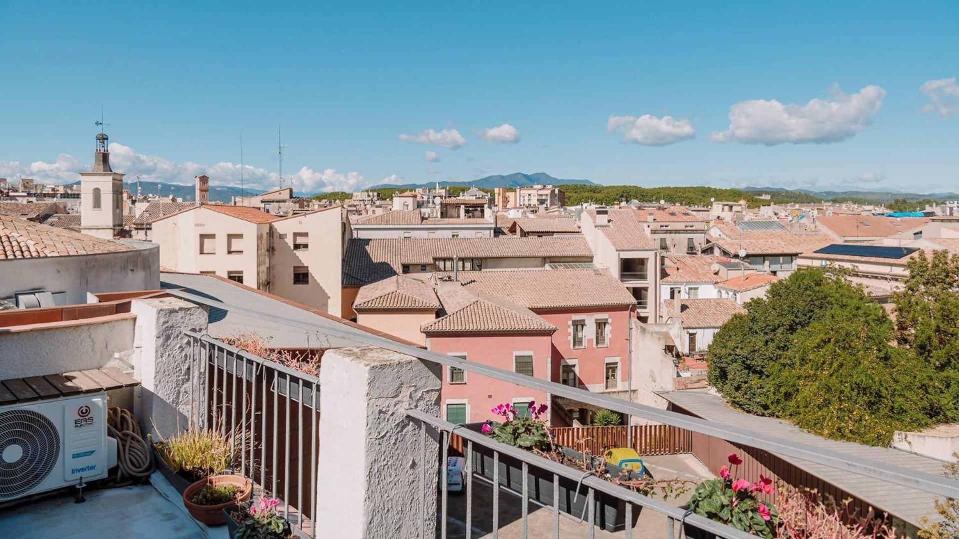 Romantic Duplex With Terrace And Great Views Girona Room photo